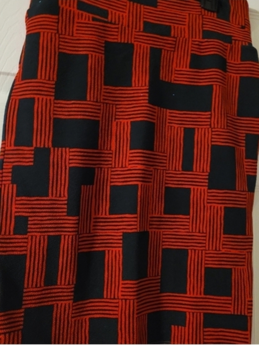Stylish Red and Dark Green Geometric Skirt - Picture 4 of 5